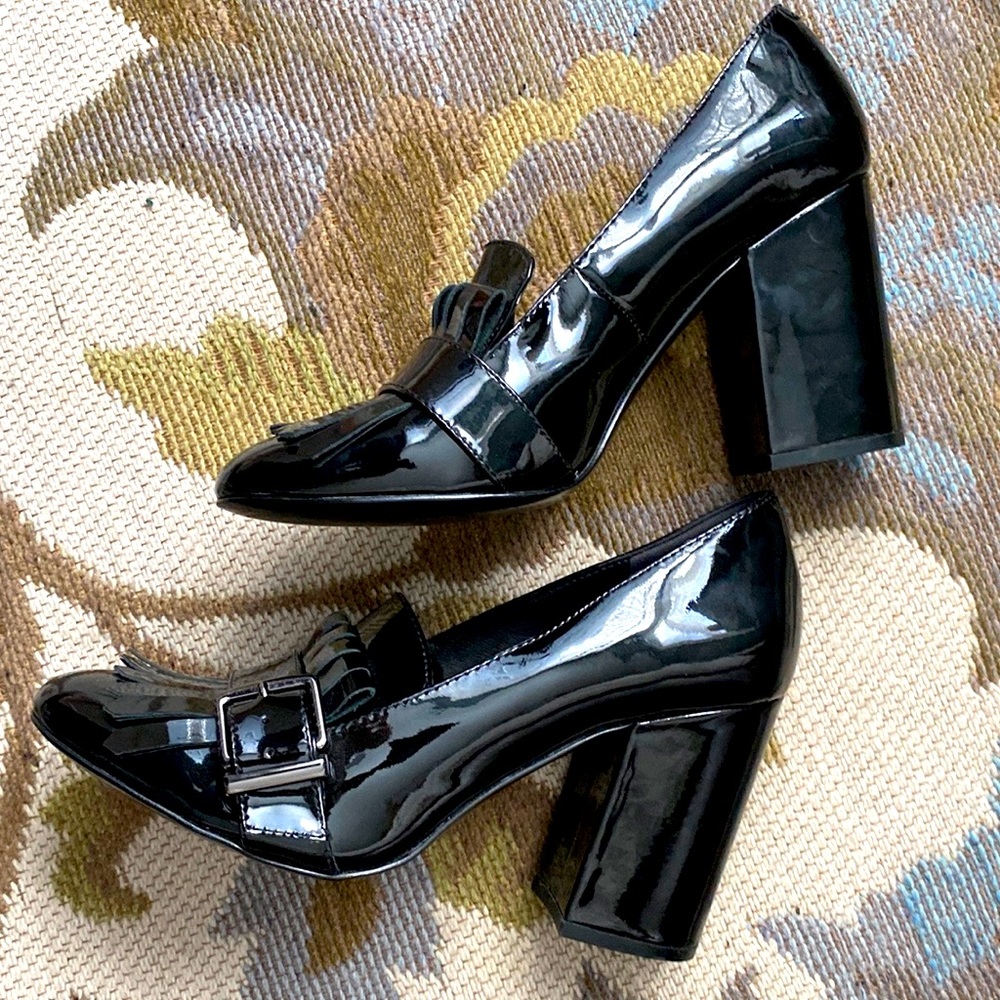 EUC Kenneth Cole NY CAMBRIE Black Pumps Italian Patent Leather Buckle Strap 8.5